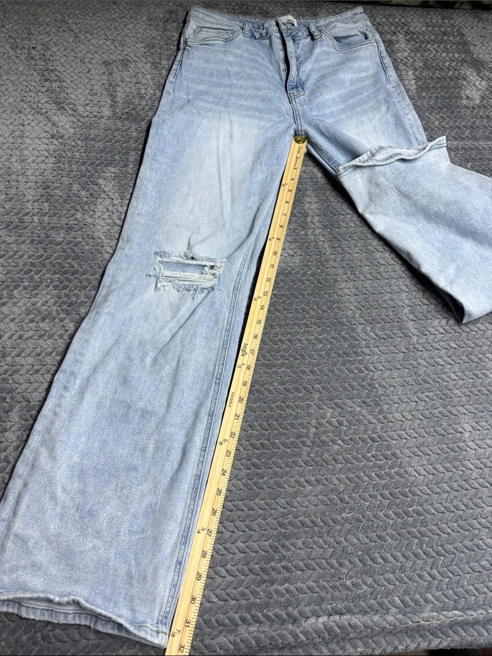 Vervet Light Blue Distressed Knee Jeans for Women